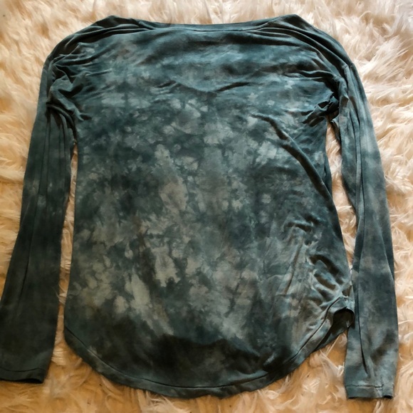 Blue tie dye soft and sexy long sleeve - Picture 4 of 5